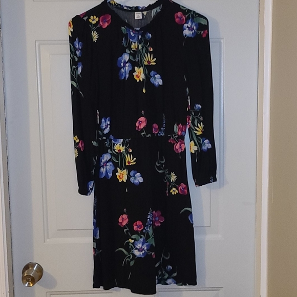 Old Navy Dresses & Skirts - 10/$25 deal item! XS Old Navy floral dress 👗